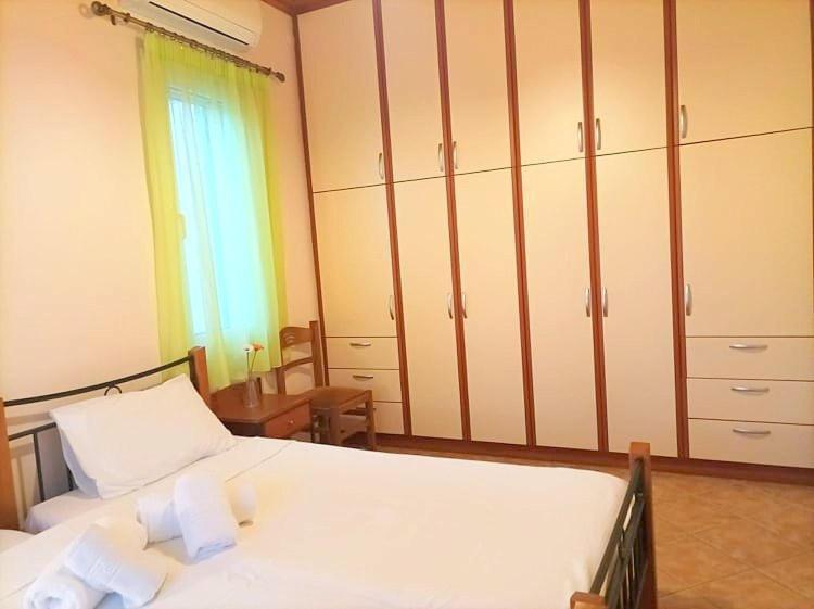 Lourantos Bayside Apartments Vathy  Ngoại thất bức ảnh
