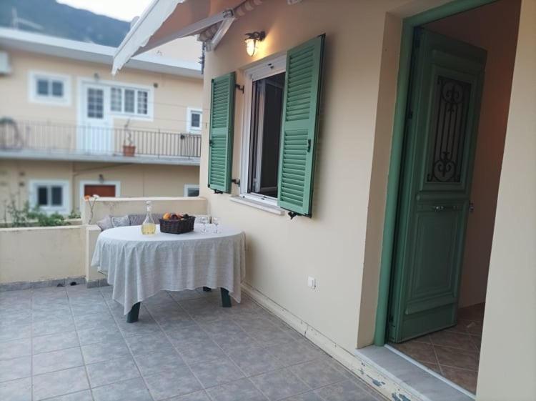 Lourantos Bayside Apartments Vathy  Ngoại thất bức ảnh